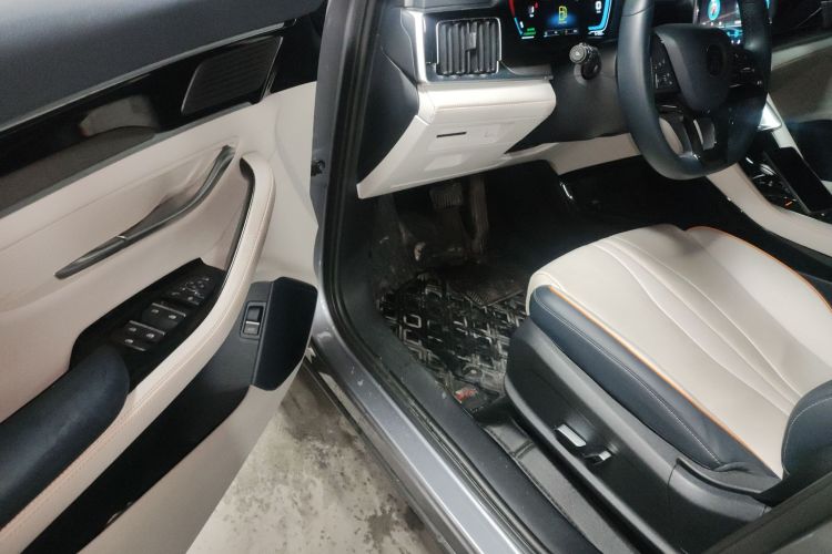 比亚迪 宋PLUS新能源 2021款 DM-i 110KM 旗舰型中控内饰7003