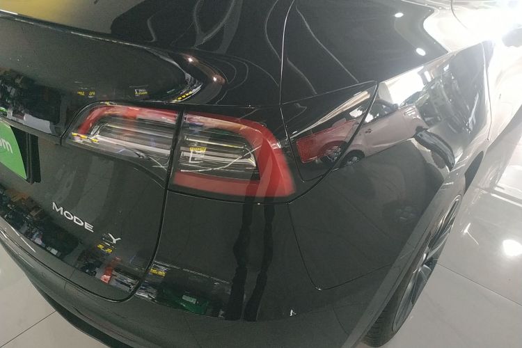 特斯拉 Model Y 2022款 后轮驱动版车身外观9