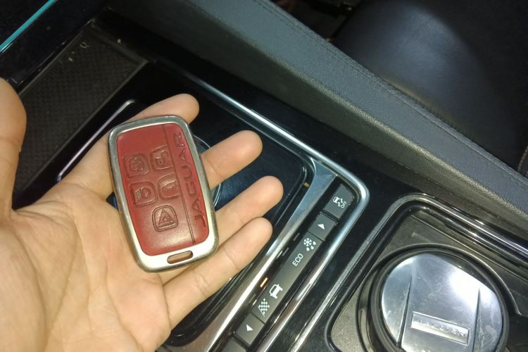 捷豹F-PACE 2020款 2.0T 都市尊享版中控内饰11