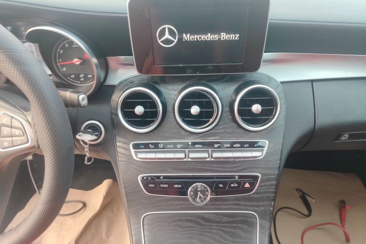 奔驰C级 2018款 C 200 L 运动版局部细节16