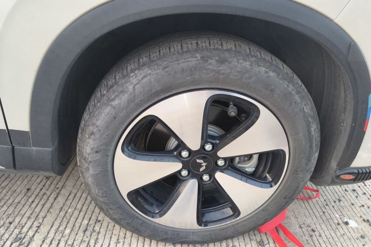 五菱汽车 五菱星云 2023款 2.0L DHT 旗舰版车身外观10