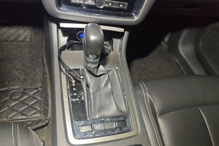 荣威i6 2017款 20T 自动互联网智尊版中控内饰18