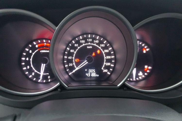 众泰Z500 2015款 1.5T 手动尊贵型中控内饰14