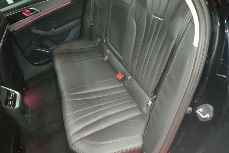 红旗H5 2023款 2.0T 自动智联旗畅版中控内饰7004