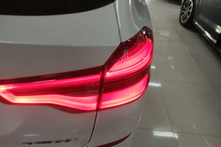 宝马X3 2020款  xDrive28i M运动套装车身外观9