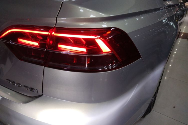 大众 辉昂 2016款 380TSI 两驱至尊版车身外观9