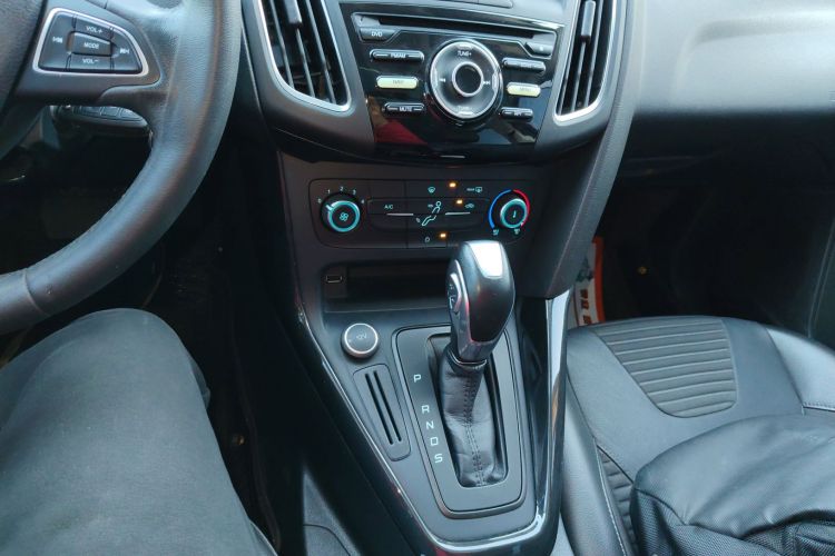 福特 福克斯 2018款 两厢经典 1.6L 自动风尚型智行版中控内饰18