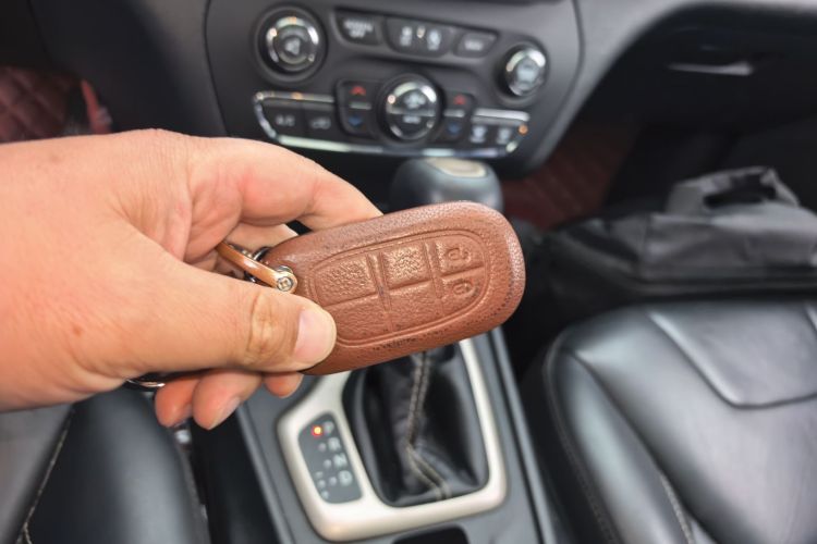 Jeep 自由光 2017款 2.4L 专业版中控内饰11