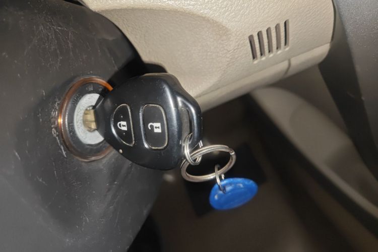 丰田 卡罗拉 2011款 1.6L 自动GL中控内饰7001