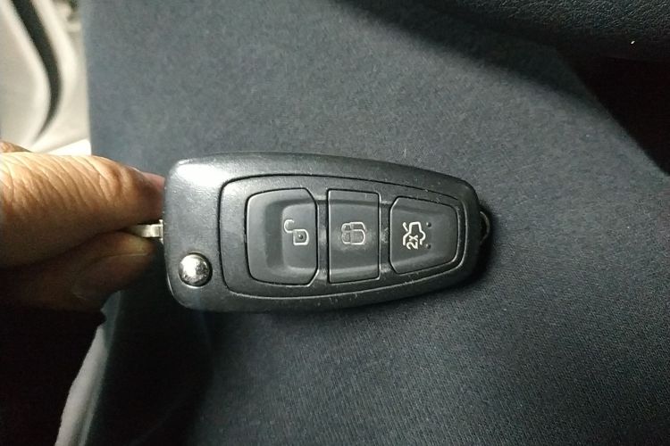 福特 福克斯 2018款 两厢经典 1.6L 自动舒适型智行版中控内饰11