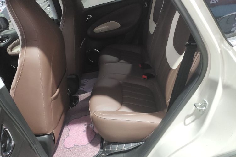 五菱汽车 五菱缤果 2023款 333km 灵犀互联款中控内饰7004