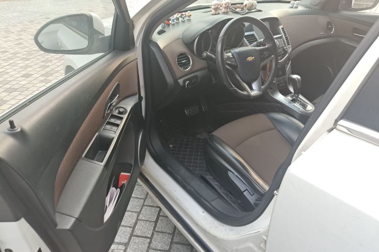 雪佛兰 科鲁兹 2013款 掀背 1.6L 自动豪华型中控内饰20