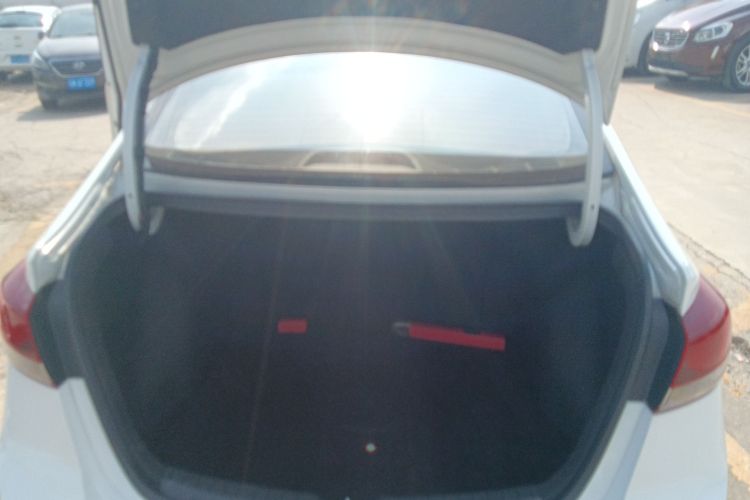 现代 领动 2016款 1.6L 自动智炫·精英型机舱底盘23