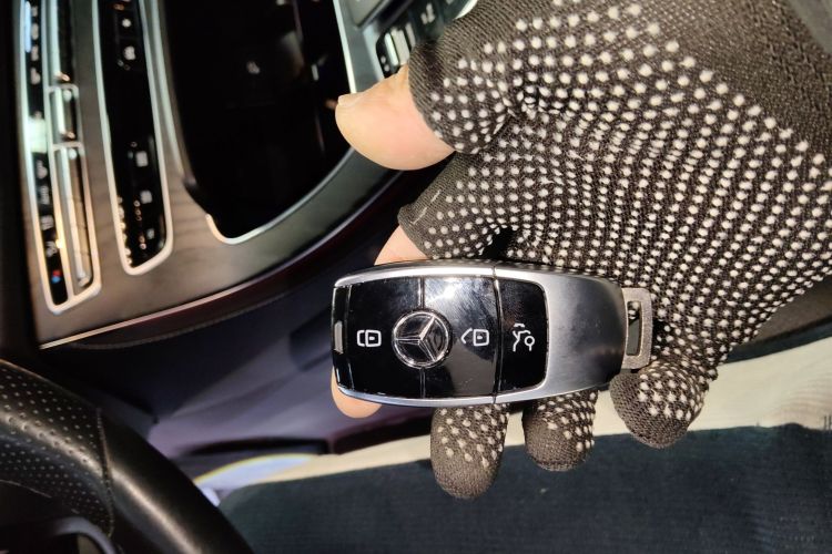 奔驰E级(进口) 2022款 E 260 时尚型运动版中控内饰11