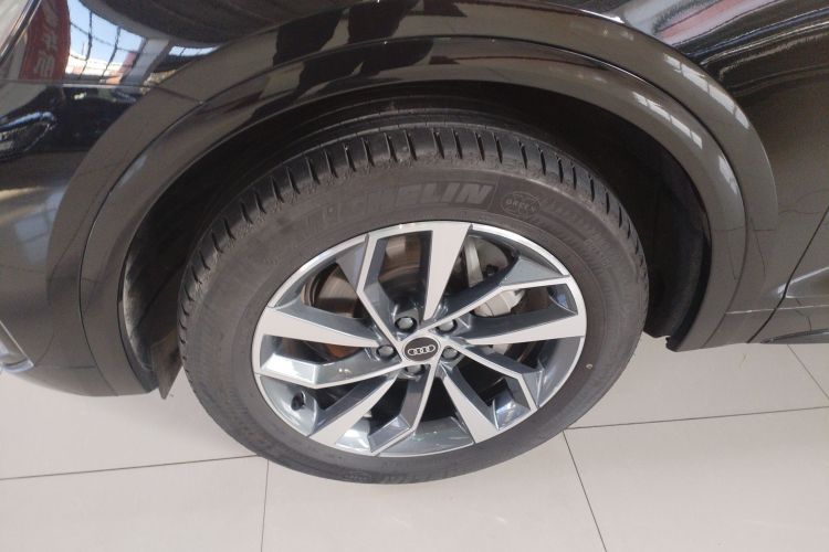 奥迪Q5L 2024款 40 TFSI 豪华动感型车身外观6007