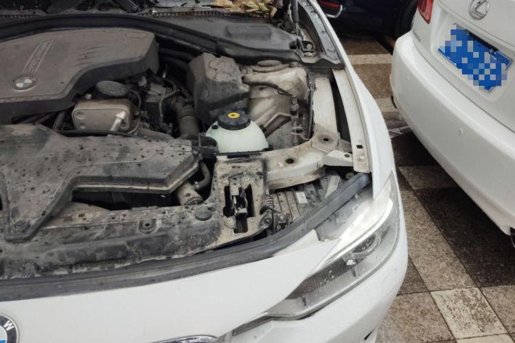 宝马3系 2014款 320i 时尚型机舱底盘26