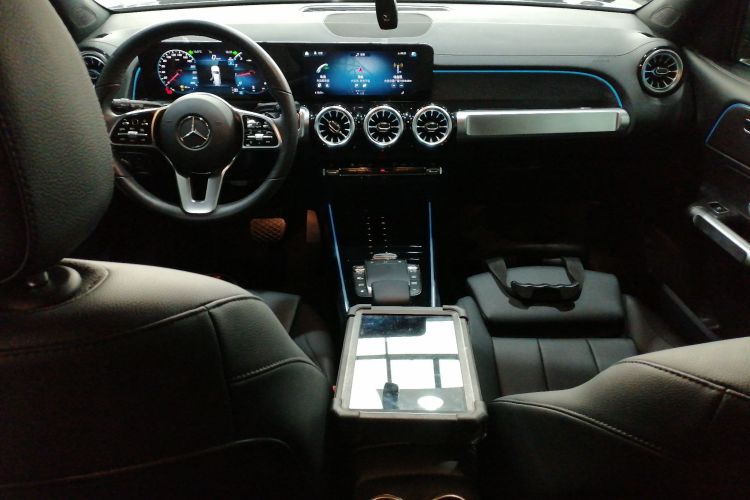 奔驰GLB 2023款 GLB 220 时尚型中控内饰12