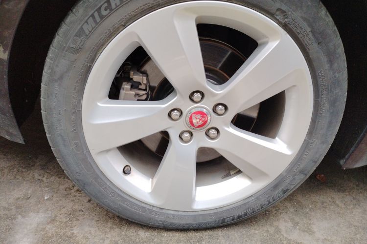 捷豹XFL 2018款 XFL 2.0T 200PS 精英版车身外观6008