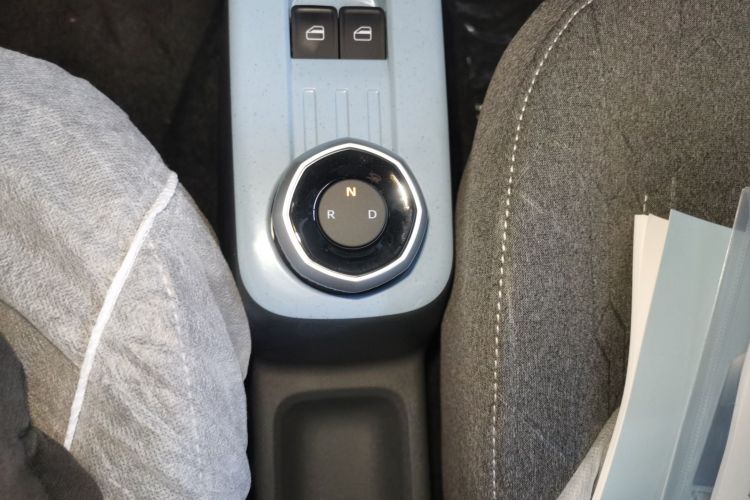 吉利银河 2024款 熊猫mini 200km 耐力熊中控内饰18