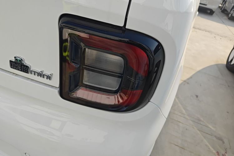 吉利银河 熊猫 2025款 210km 元气熊车身外观9