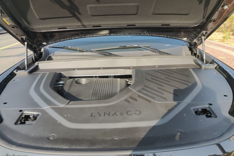 领克900 2025款 1.5T Ultra机舱底盘24