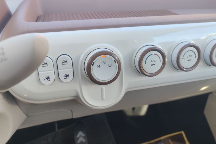 奔腾小马 2025款 222km 灵动马中控内饰18