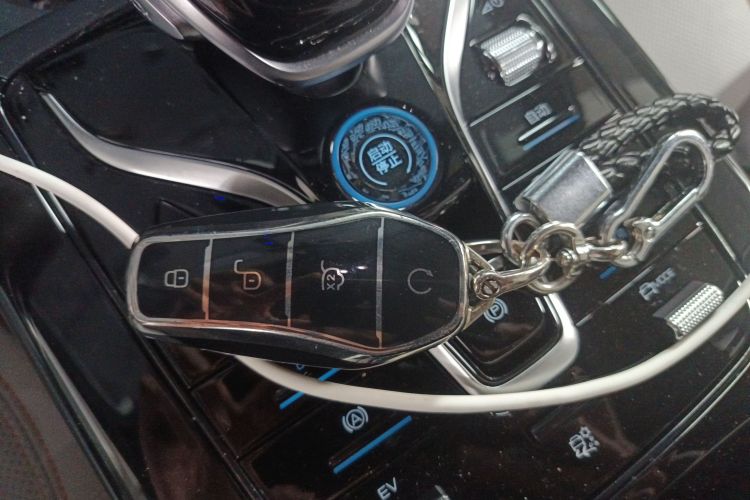 比亚迪 秦PLUS 2024款 荣耀版 DM-i 55KM领先型中控内饰7001