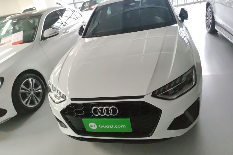 奥迪A4L 2023款 40 TFSI 豪华动感型车身外观2