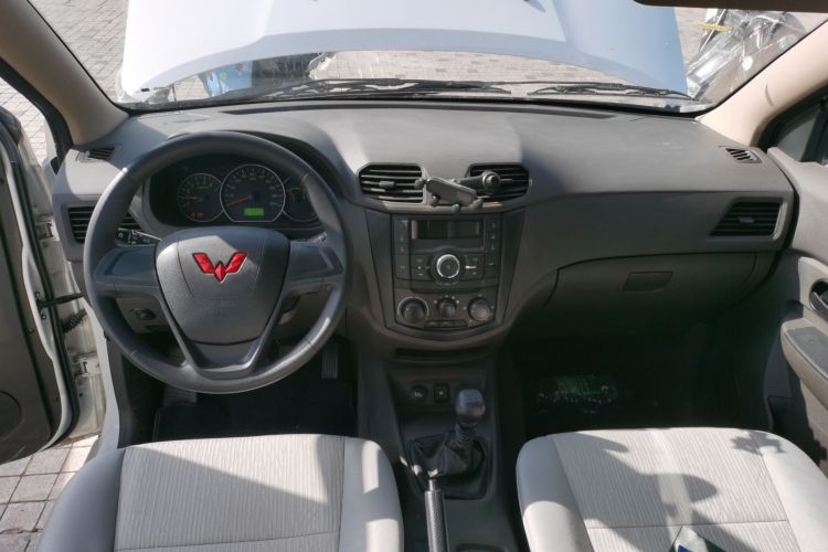 五菱汽车 五菱宏光 2021款 1.5L改款 S基本型 电动助力LAR中控内饰7002