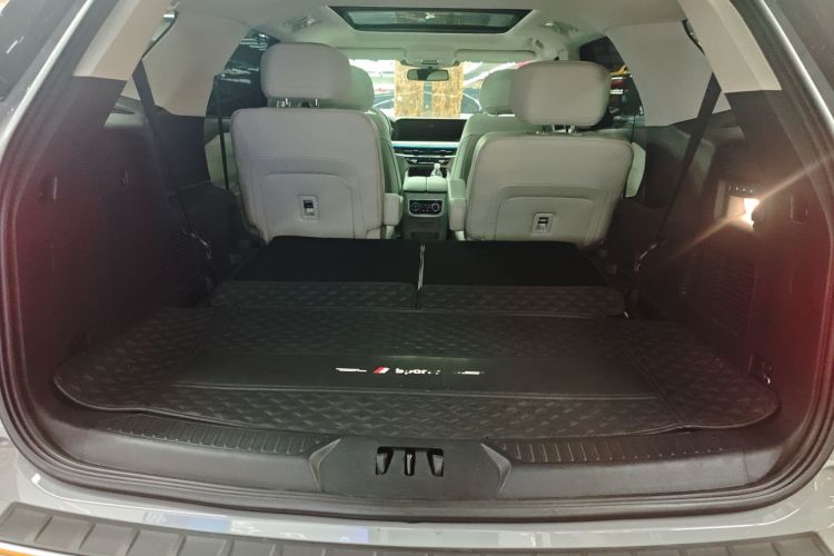 福特 探险者 2023款  EcoBoost 285 四驱赤金版 6座局部细节23