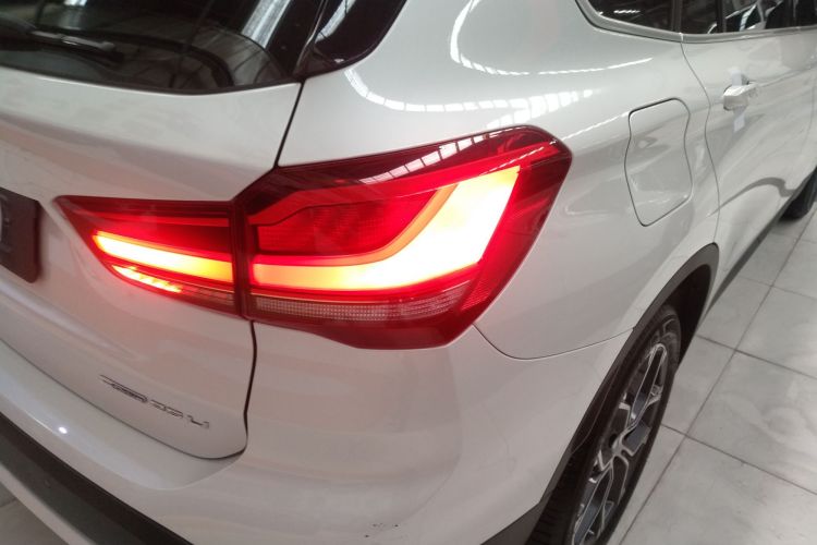 宝马X1 2021款 sDrive25Li 领先型车身外观9