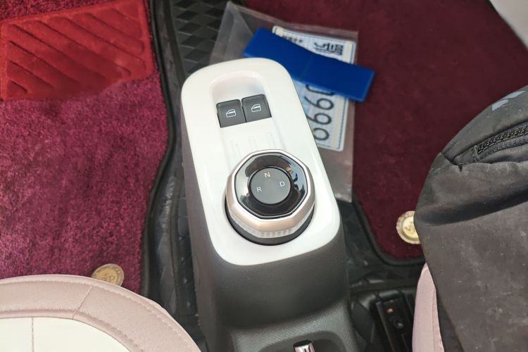 吉利银河 2025款 210km 熊猫卡丁中控内饰18