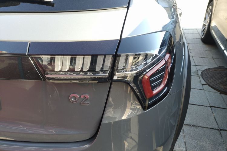 领克02 2021款 1.5TD DCT两驱耀 冠军版车身外观9