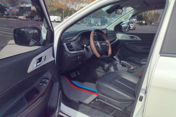 江铃 域虎7 2022款 2.0T自动柴油四驱舒享型标轴中控内饰7003