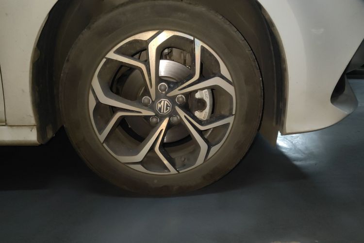 名爵 MG5 2021款 180DVVT CVT青春豪华版车身外观10