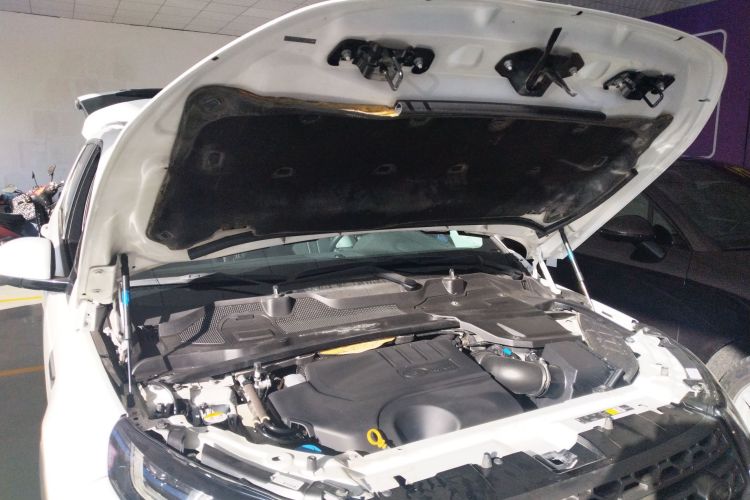 路虎 发现神行 2018款 240PS SE版机舱底盘24