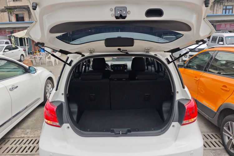 哈弗H1 2016款 红标 1.5L AMT舒适型机舱底盘23