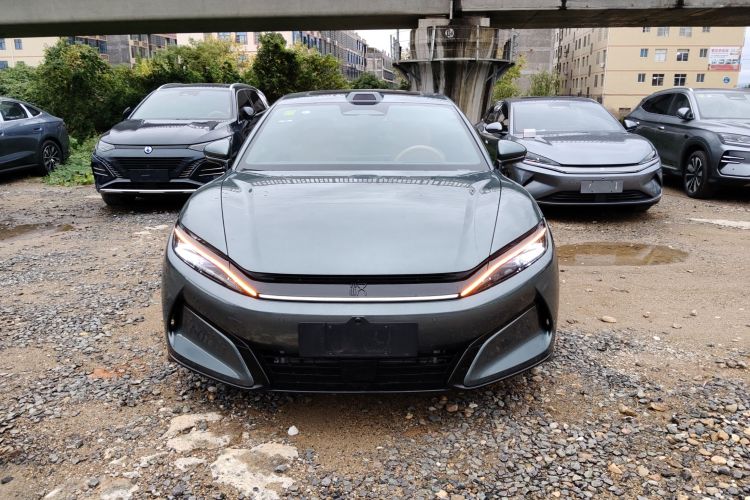 比亚迪 汉L 2025款 DM-p 四驱激光雷达旗舰型车身外观2