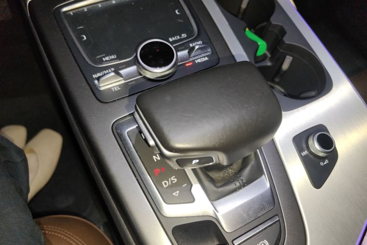 奥迪Q7 2016款 40 TFSI S line运动型中控内饰18