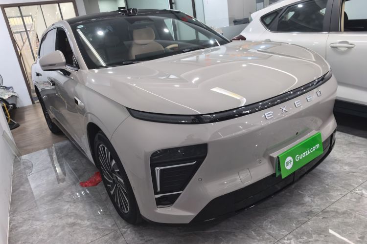 星途 星纪元 ET 2024款 增程 240 Ultra四驱车身外观3