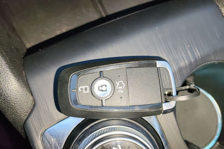 福特 福克斯 2020款 两厢 EcoBoost 180 自动锋潮型中控内饰7001