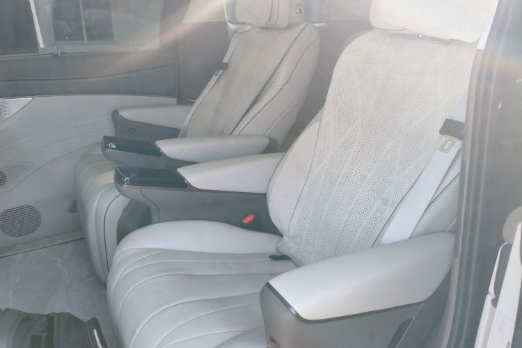 腾势D9 2022款 DM-i 970 四驱旗舰型中控内饰7004