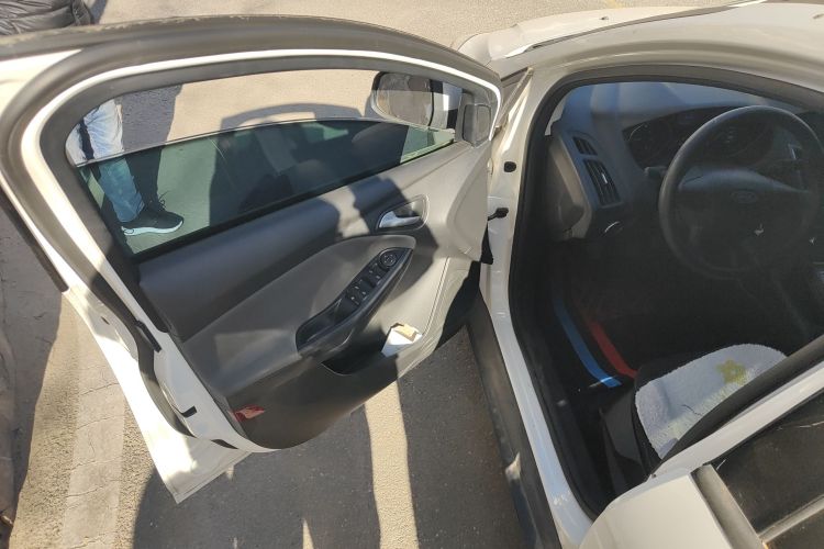 福特 福克斯 2012款 两厢 1.6L 手动舒适型中控内饰20