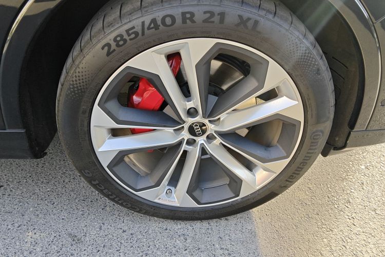 奥迪Q7 2023款 55 TFSI quattro S 尊贵型车身外观10