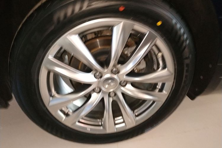 英菲尼迪Q70 2017款 Q70L 2.5L 精英版车身外观6008