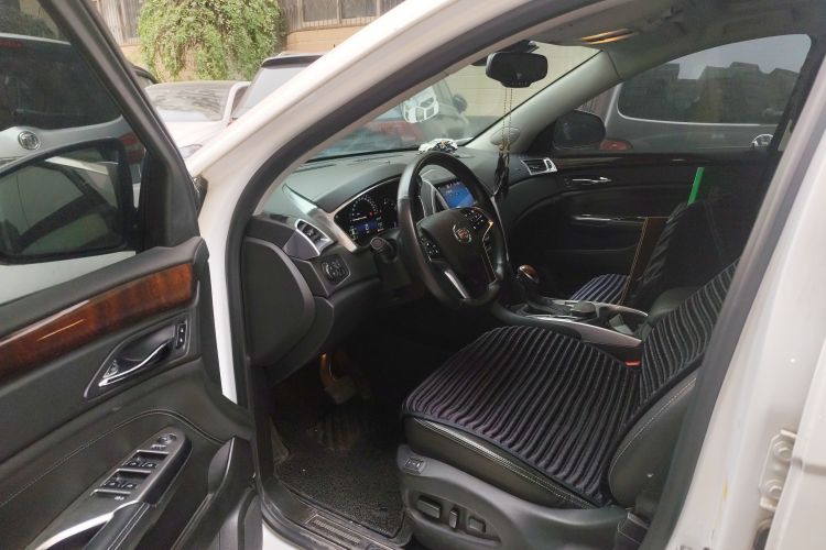 凯迪拉克SRX 2013款 3.0L 精英型中控内饰7003
