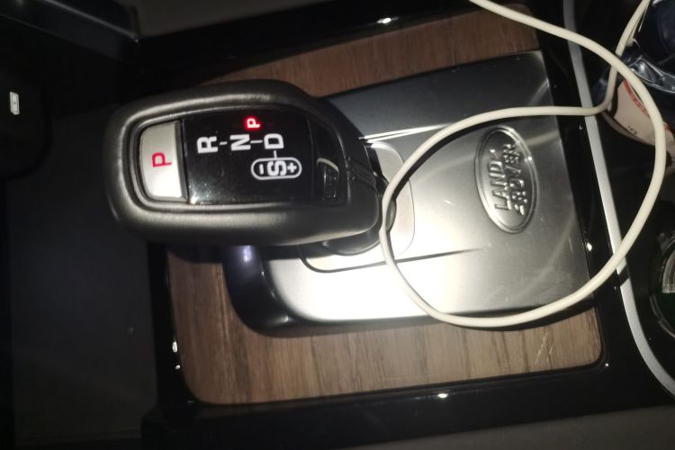 路虎 发现运动版 2020款 249PS R-Dynamic 性能版中控内饰18