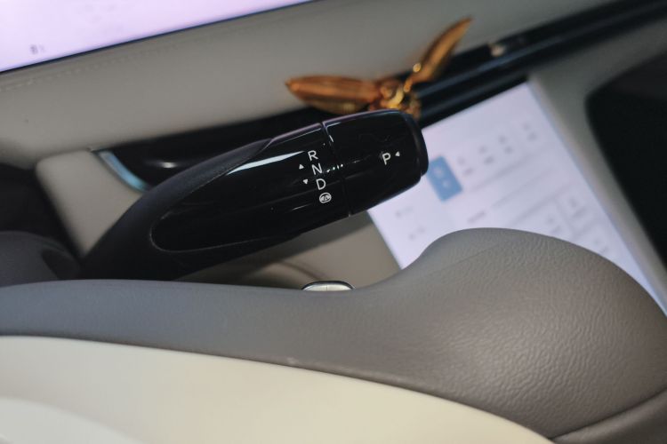 智己汽车 智己LS7 2023款 100kWh Lux后驱版中控内饰18