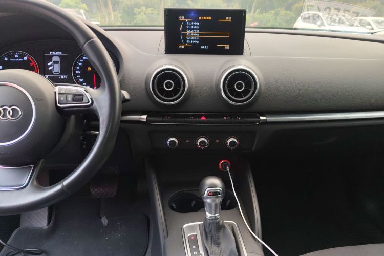 奥迪A3 2015款 Sportback 35 TFSI 百万纪念智领型中控内饰16