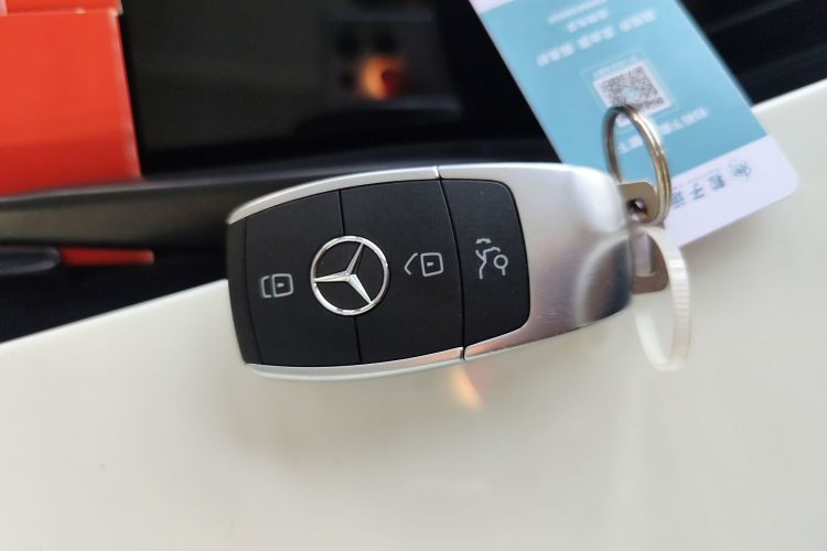 奔驰C级(进口) 2019款 C 260 轿跑车中控内饰7001